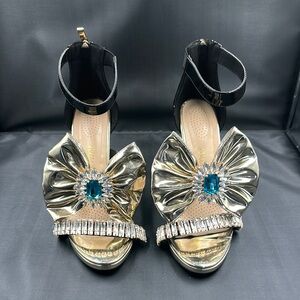 Elegant Gold and Black Women's Heels